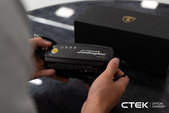 CTEK 4.3 clamps and eyelets closeup showing connection options and safety features