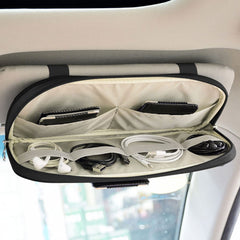 Da by close-up of double zipper for secure, easy access