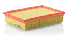 Close-up of Mann Filter pleats and embossed paper showing durable pleat stability and efficient filtration