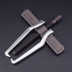 MANNIFEN front view of 6-inch gear puller showing sturdy build and quick setup benefit