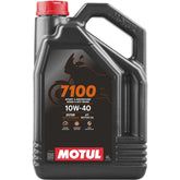 Motul 7100 4T front bottle view showing packaging and 4L size benefit
