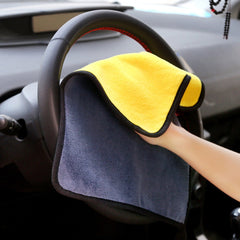 SOFTBATFY towel drying a wet car hood delivering fast absorbency and streak-free finish