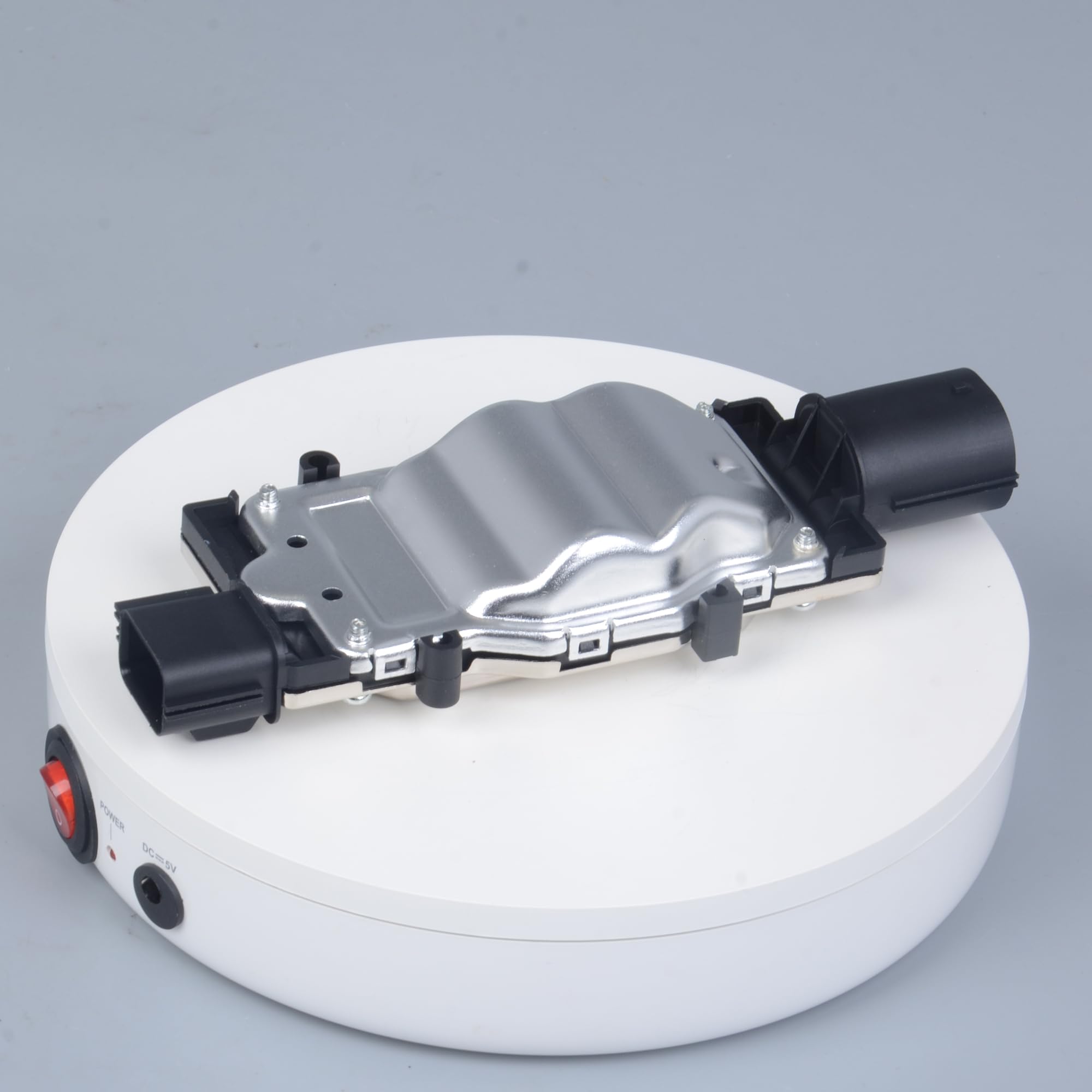 AdvanEX mechanic replacing module in vehicle illustrating easy serviceability
