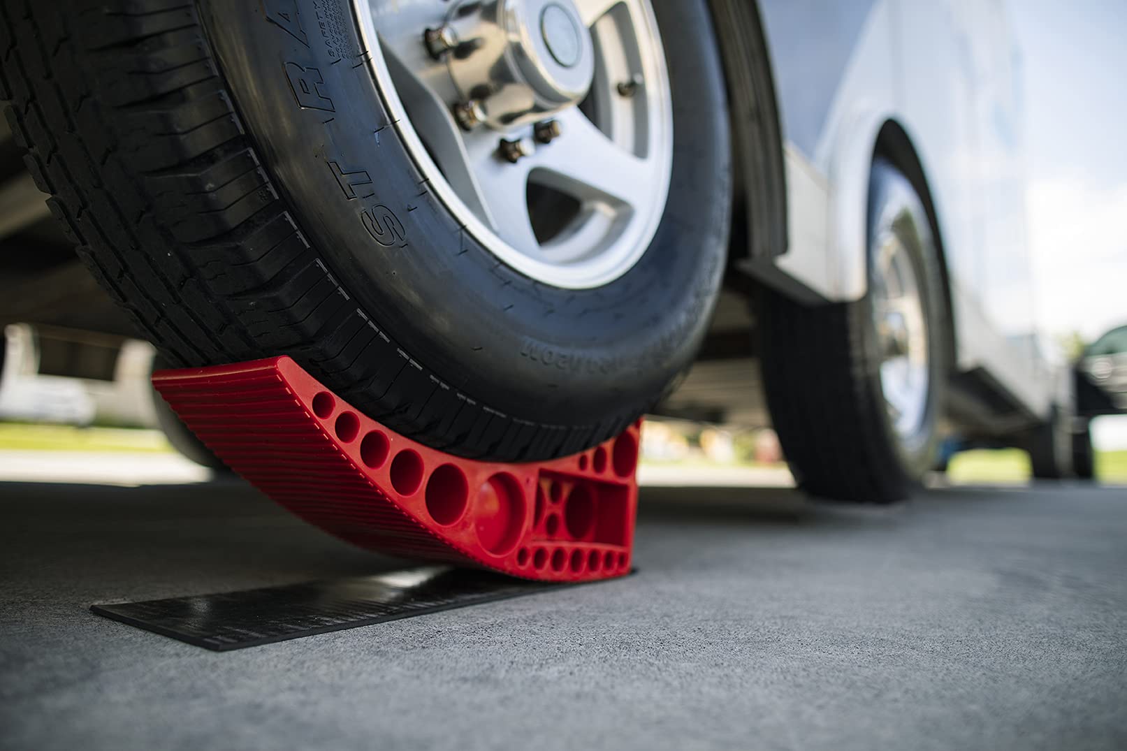Andersen Hitches compact size in truck storage for easy portability benefit