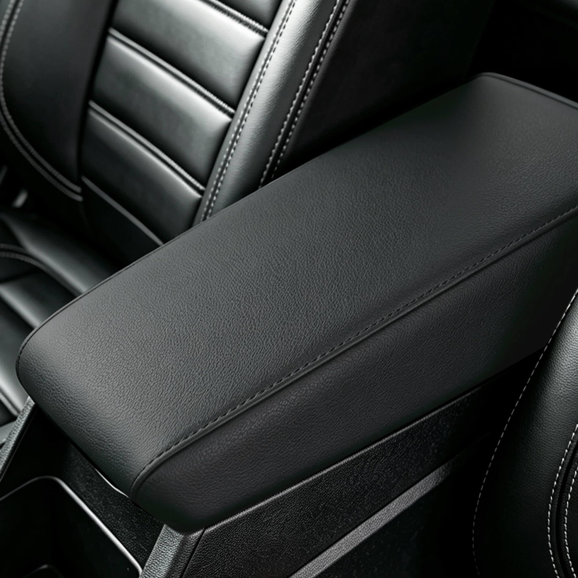 AOMSAZTO close-up of leather grain texture offering durable comfort