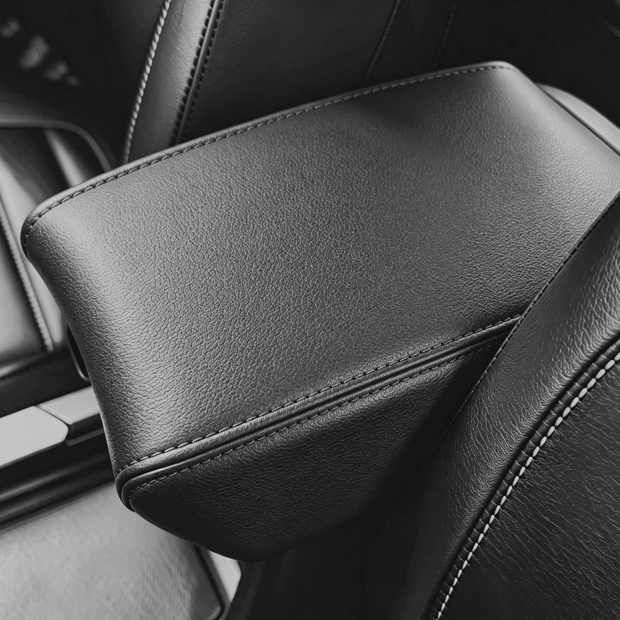 AOMSAZTO lifestyle shot of driver using armrest for added comfort
