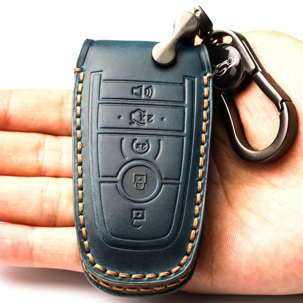 APEKUU attached to keychain in lifestyle setting prevents key loss