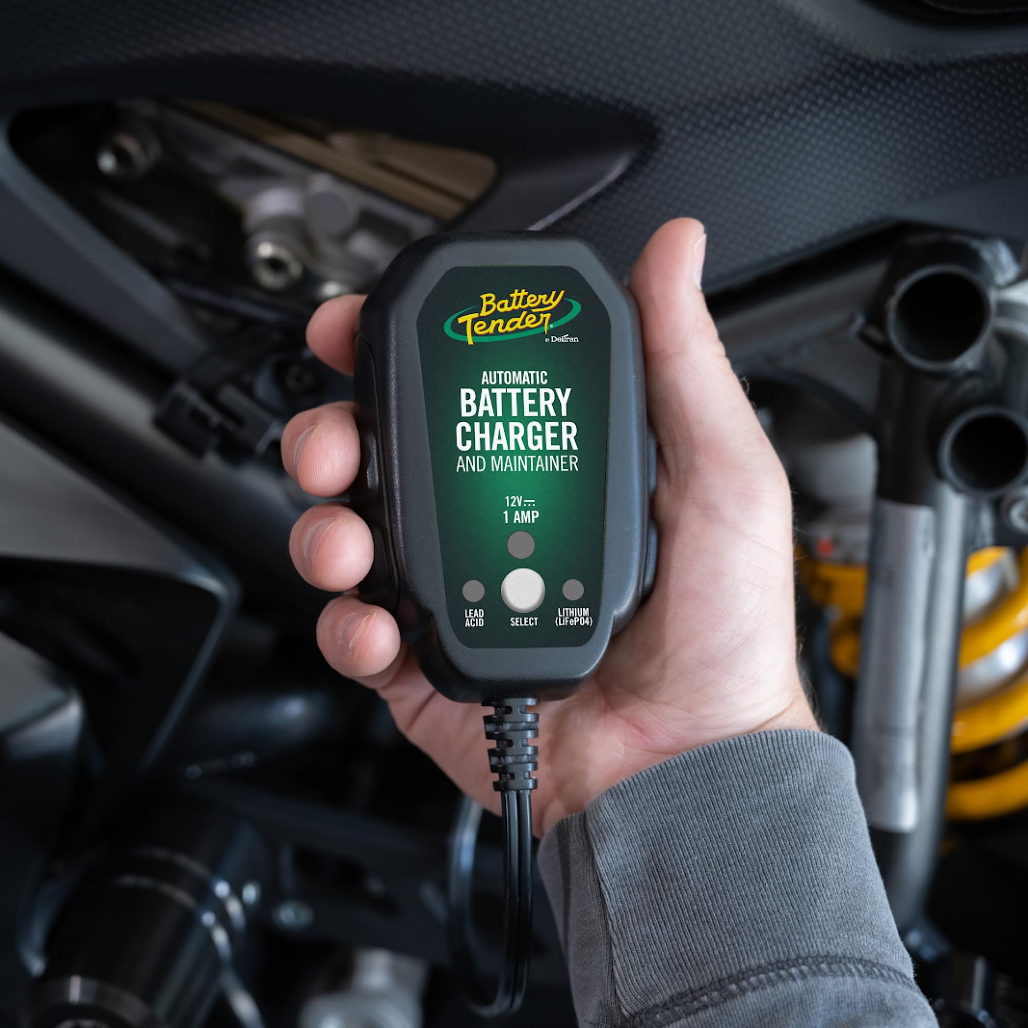Battery Tender back label showing specs and certifications for user reassurance