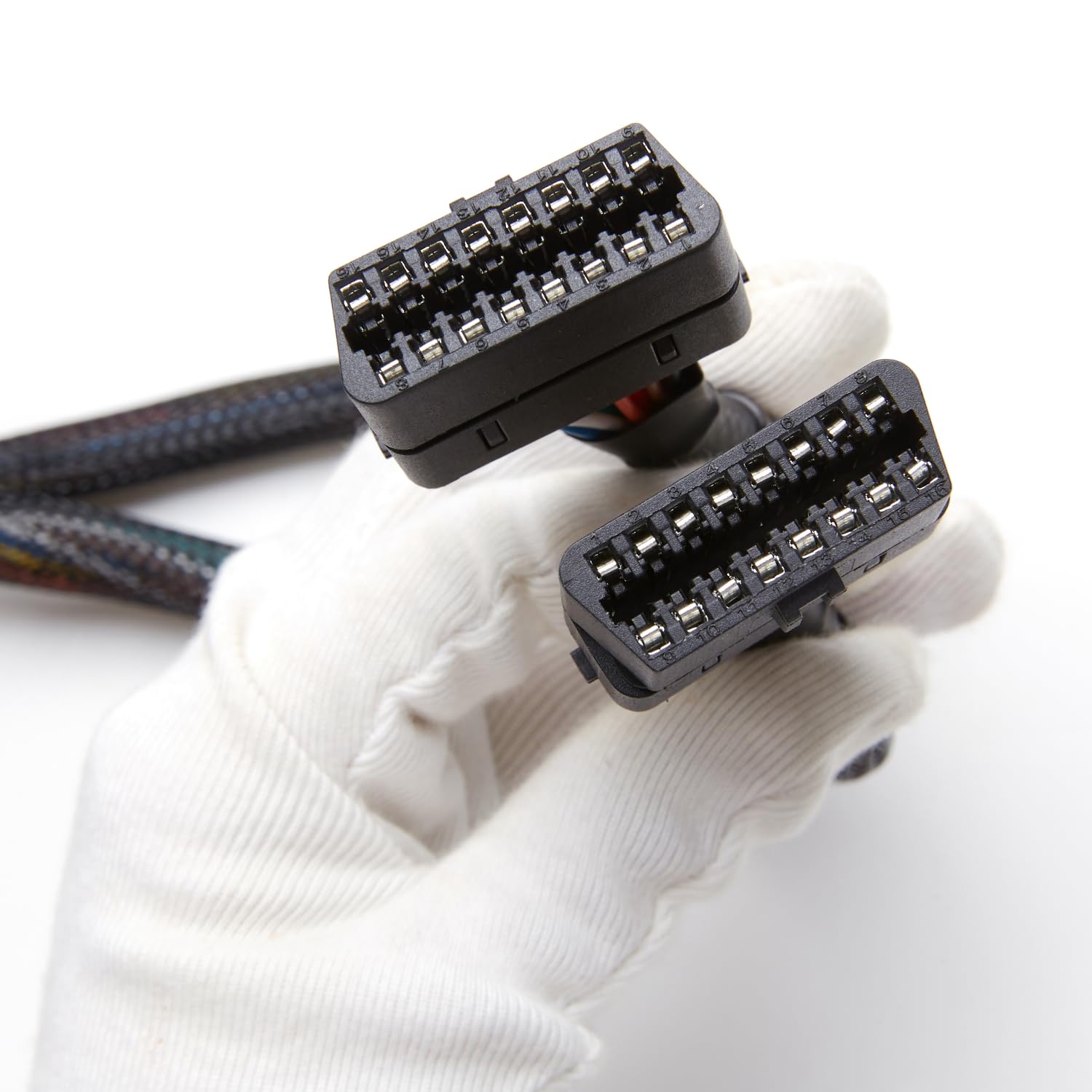 bbfly splitter beside ruler showing 30cm cable for compact tidy routing under dash