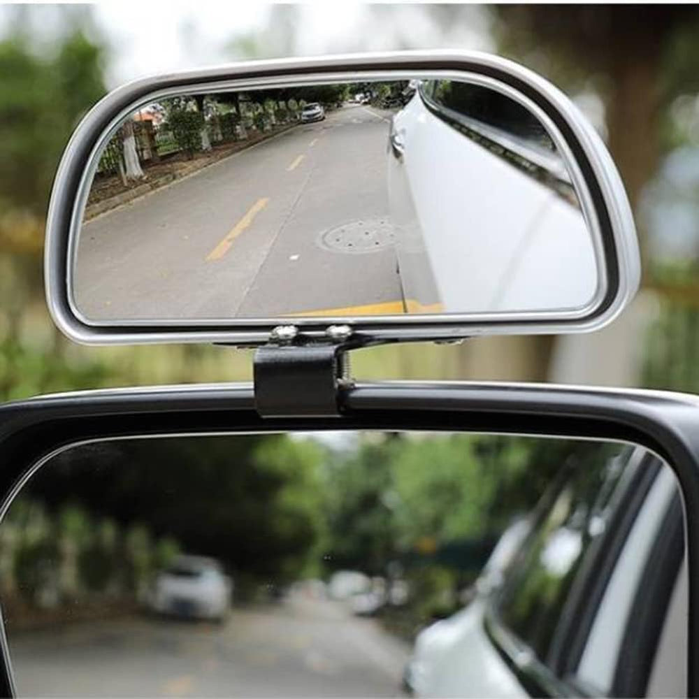 Berfi Life mirror in rainy conditions showing waterproof and anti-fog performance