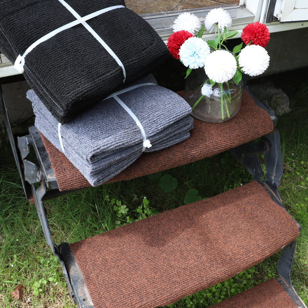 BLACKHORSE-RACING foot stepping on cover, shows traction and cushioned surface