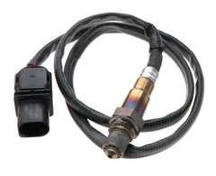 Bosch 17025 front view showing sensor tip and benefit accurate readings
