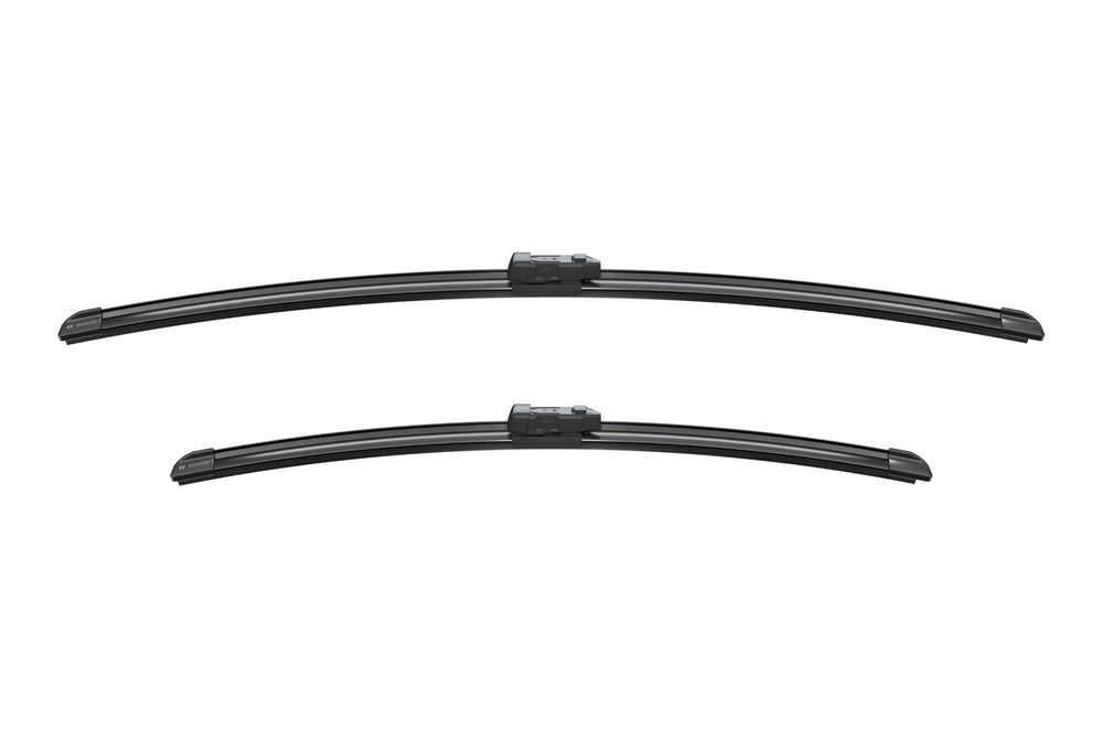 Bosch AeroTwin rubber edge close-up displaying graphite coating for streak-free wiping