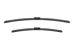 Bosch AeroTwin rubber edge close-up displaying graphite coating for streak-free wiping