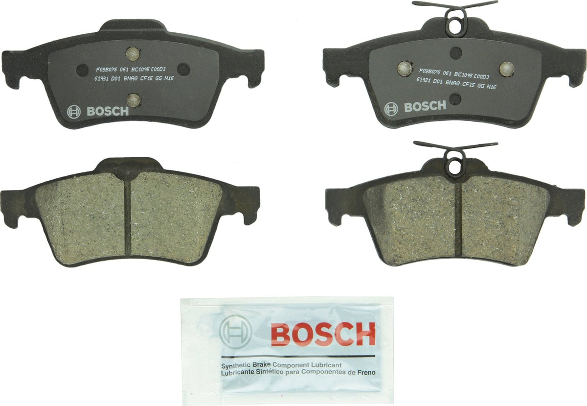 Bosch QuietCast BC1095 front packaging showing complete rear pad set and included hardware