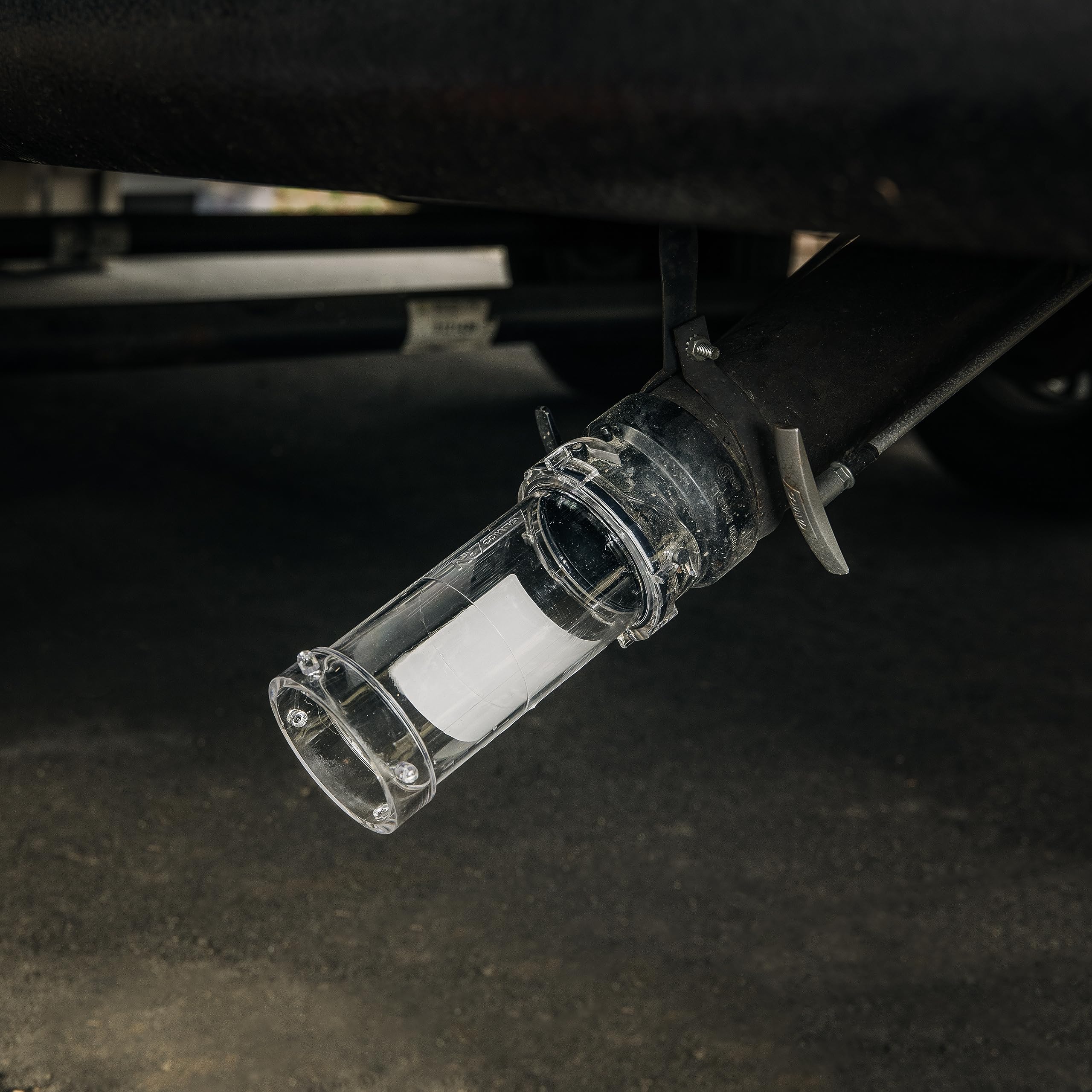 Camco bayonet connection detail demonstrating secure, tool-free attachment