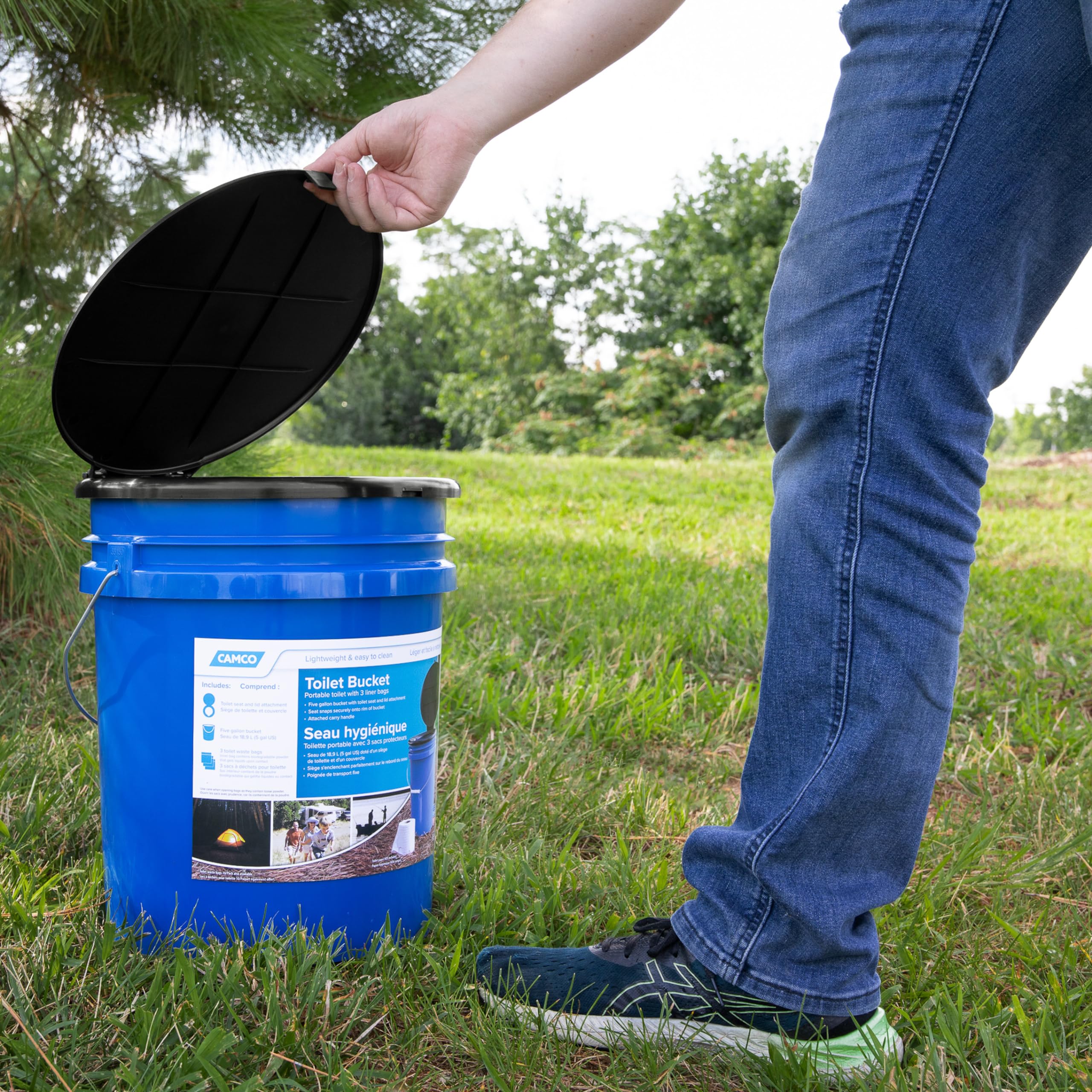 Camco scale comparison demonstrating compact 5-gallon capacity