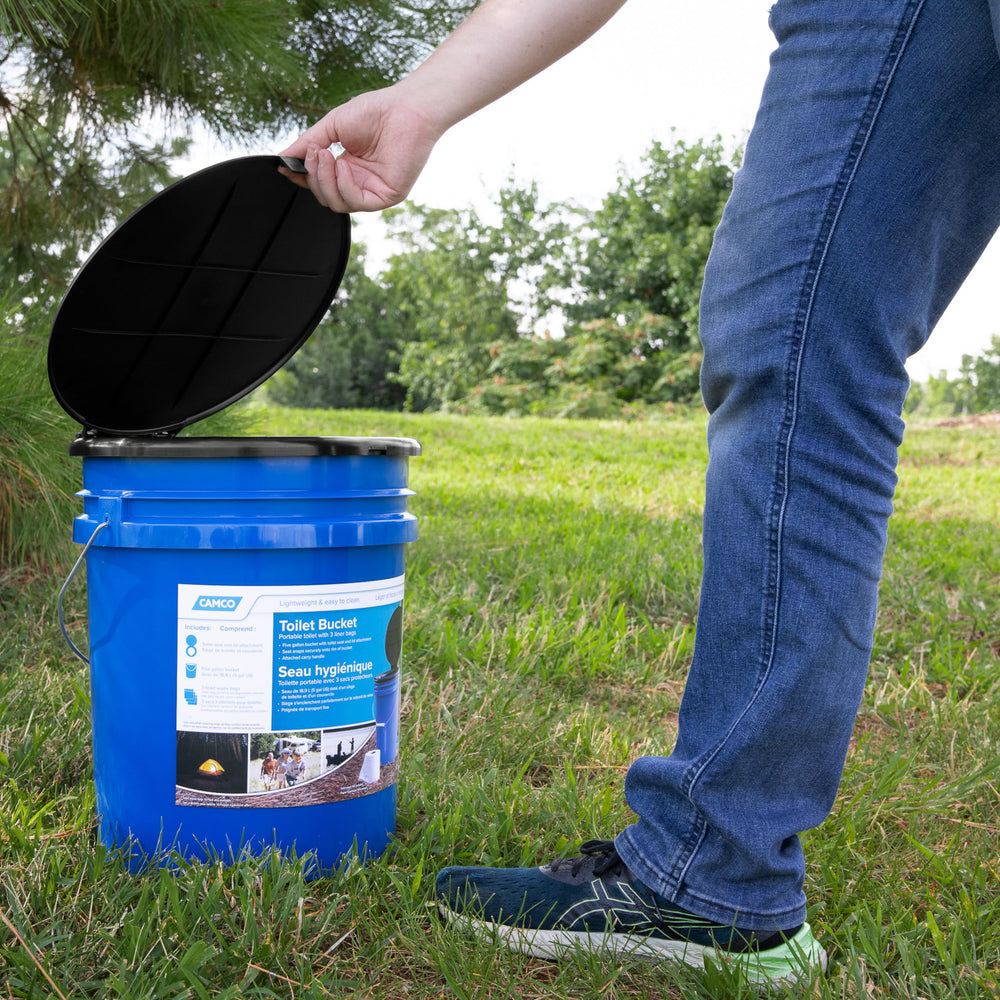 Camco scale comparison demonstrating compact 5-gallon capacity