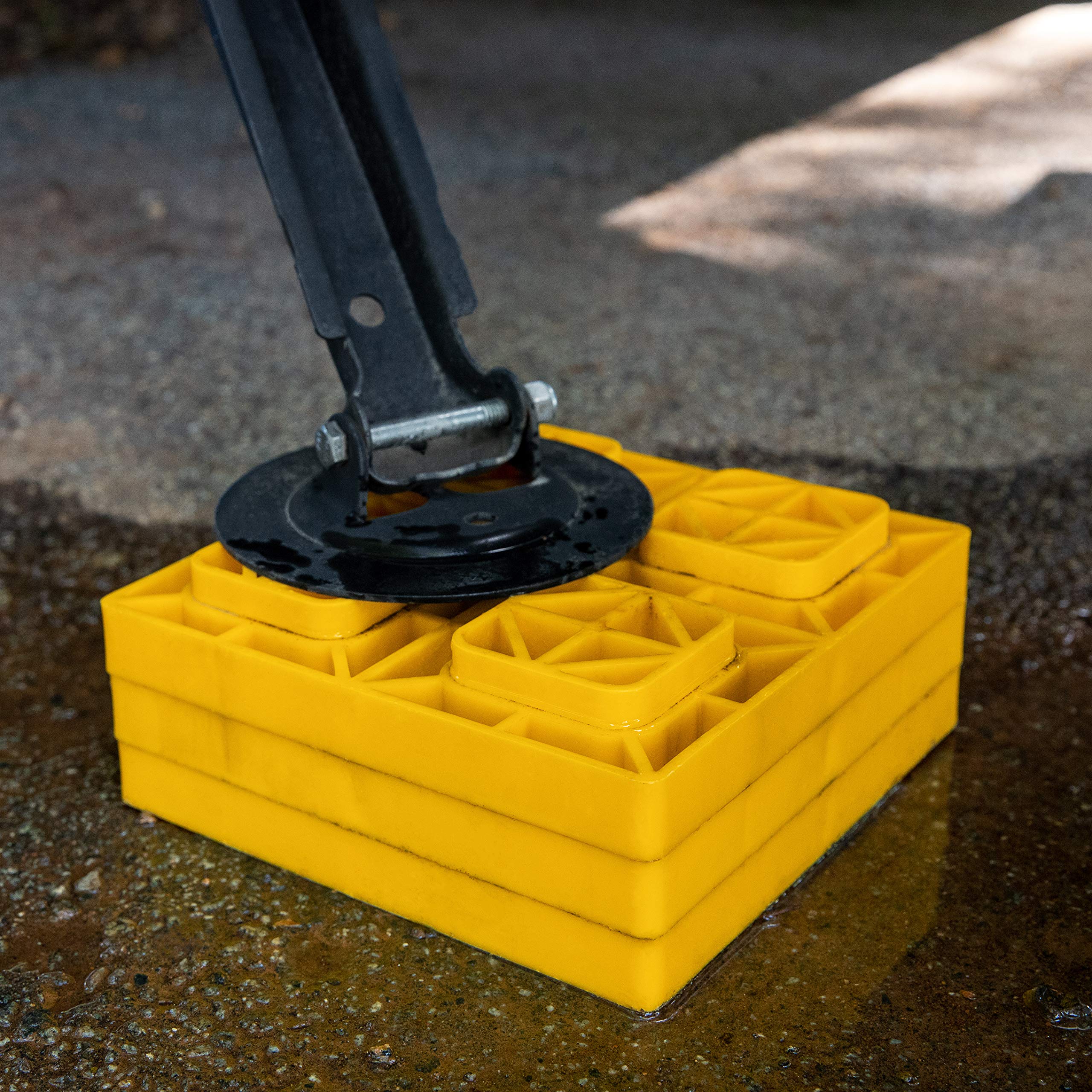 Camco underside showing solid base that prevents sinking into ground