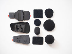 Cardo close-up of speaker sponges and adhesive plates highlighting improved comfort and sound