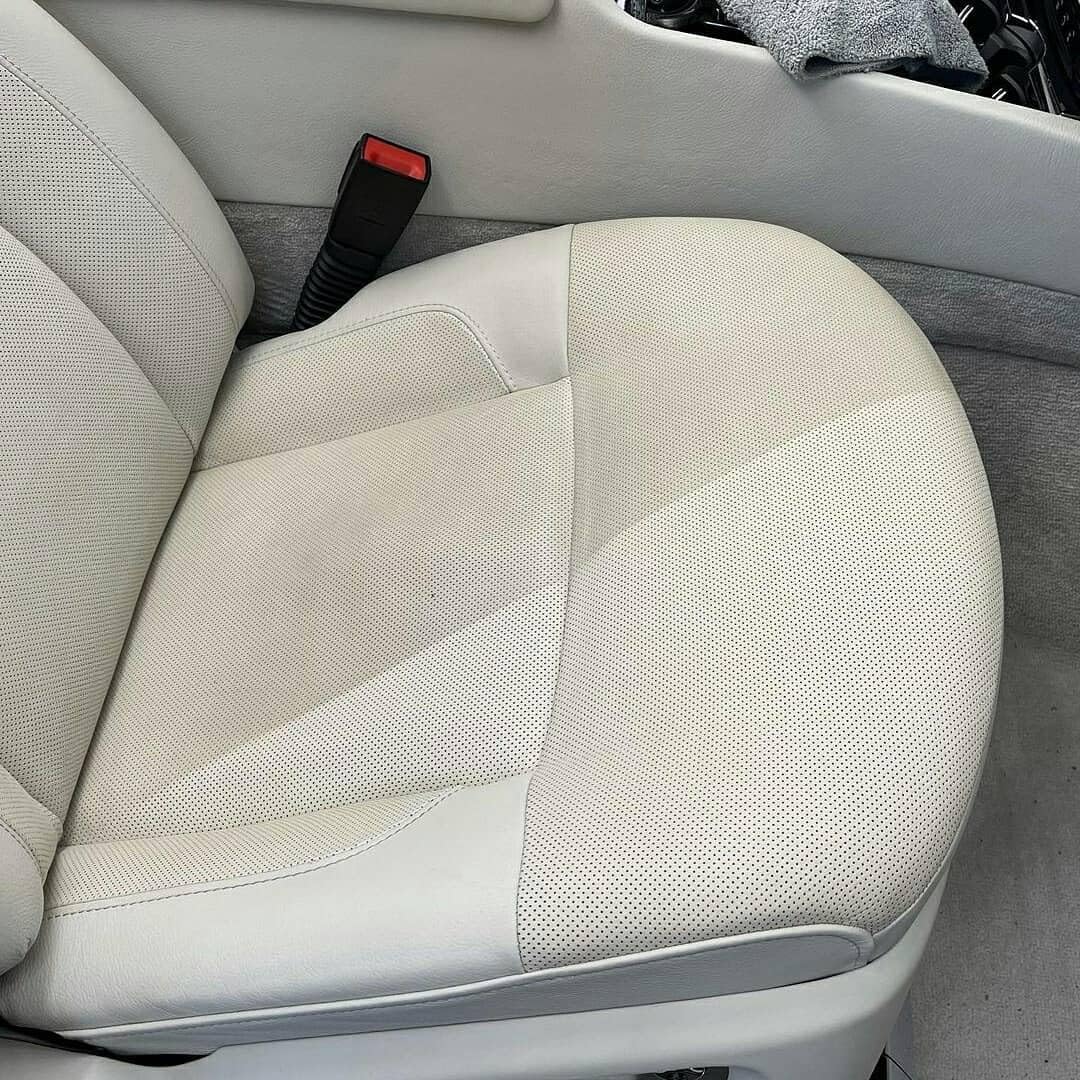 CARPRO inside cleaning finished leather seat, lifting oils for renewed look