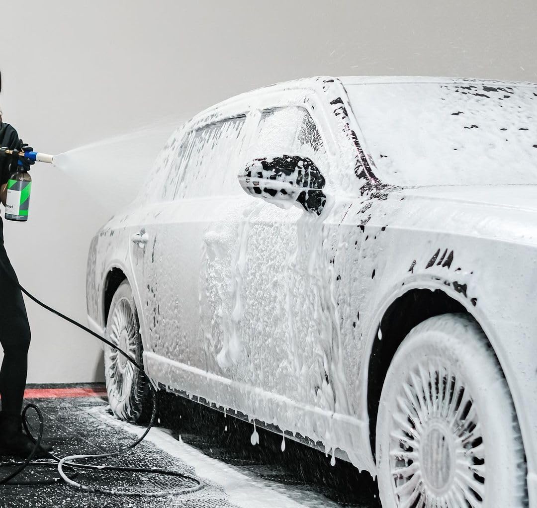 CARPRO Reset in foam cannon producing thick foam for thorough cleaning