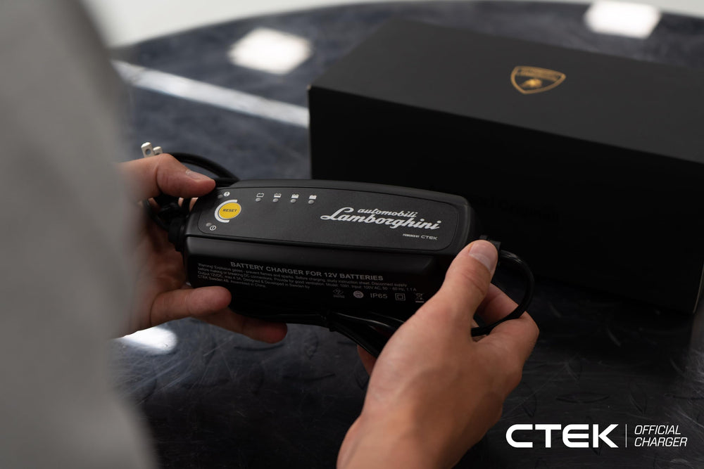 CTEK 4.3 clamps and eyelets closeup showing connection options and safety features