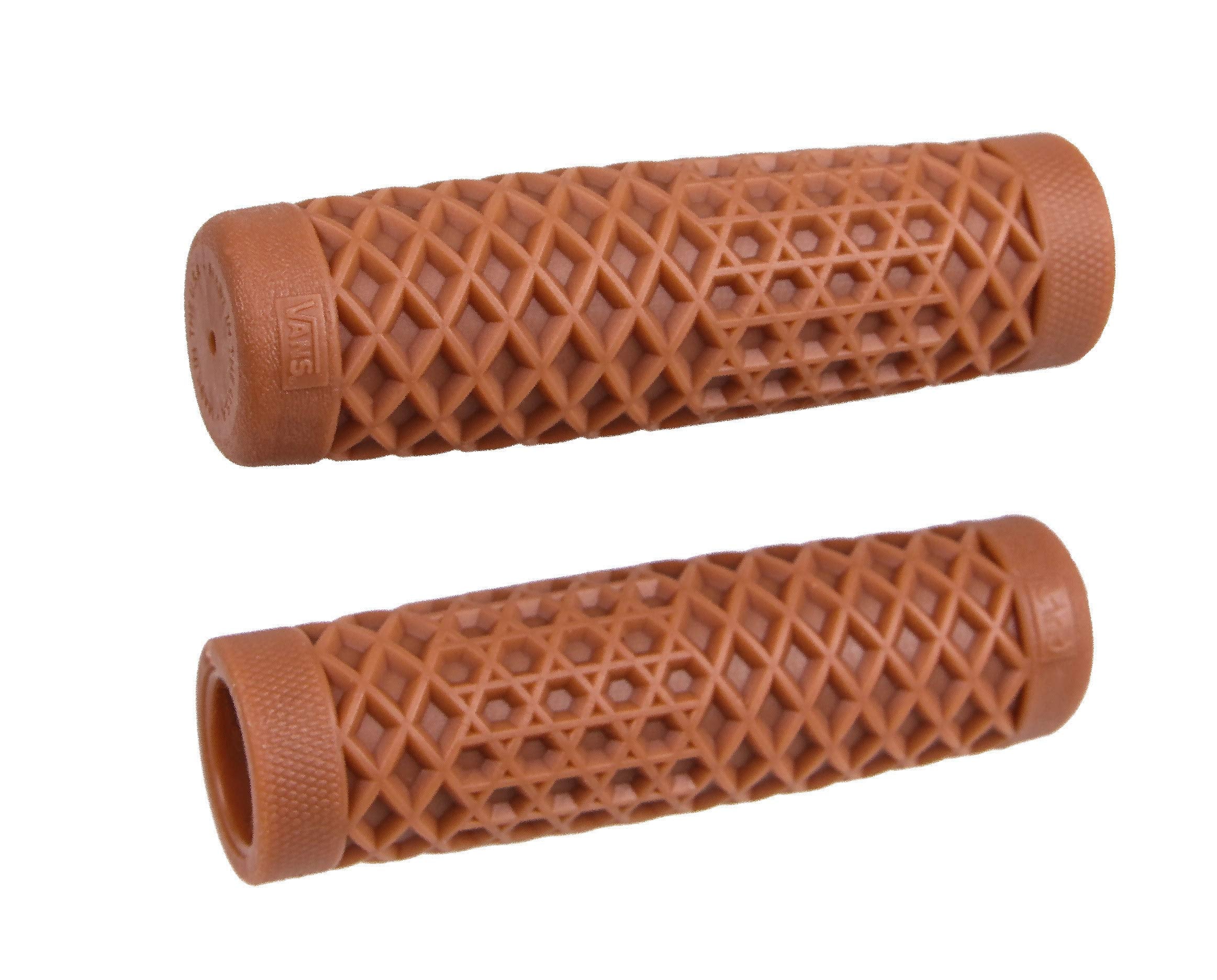 Cult gum rubber grip front view showing texture and comfortable control
