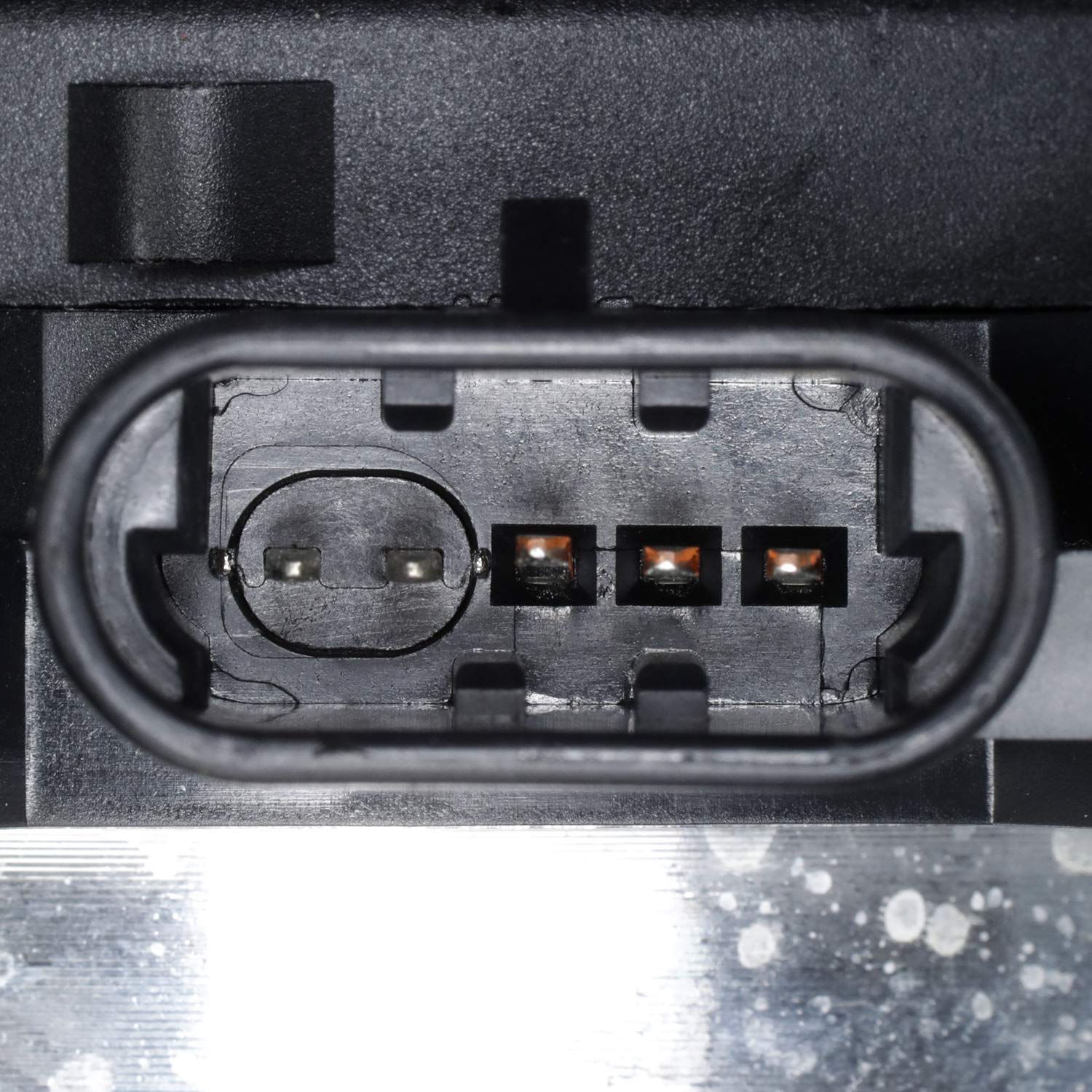 Delphi AF10043 mounting points view demonstrating straightforward bolt alignment