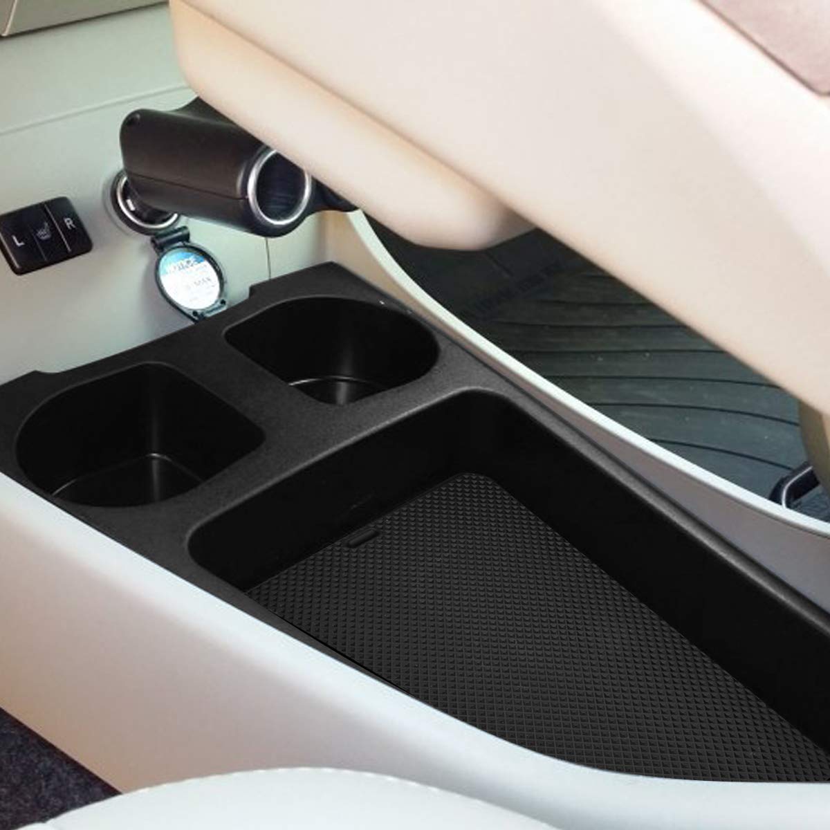 DNA MOTORING lifestyle shot with beverages in cup holders, keeps drinks steady and reduces spills