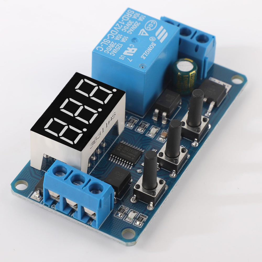 DROK board detail highlighting optocoupler for improved interference resistance