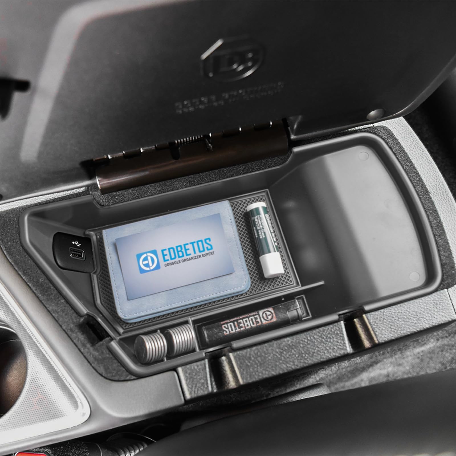 EDBETOS lifestyle shot in Challenger interior improving cabin organization