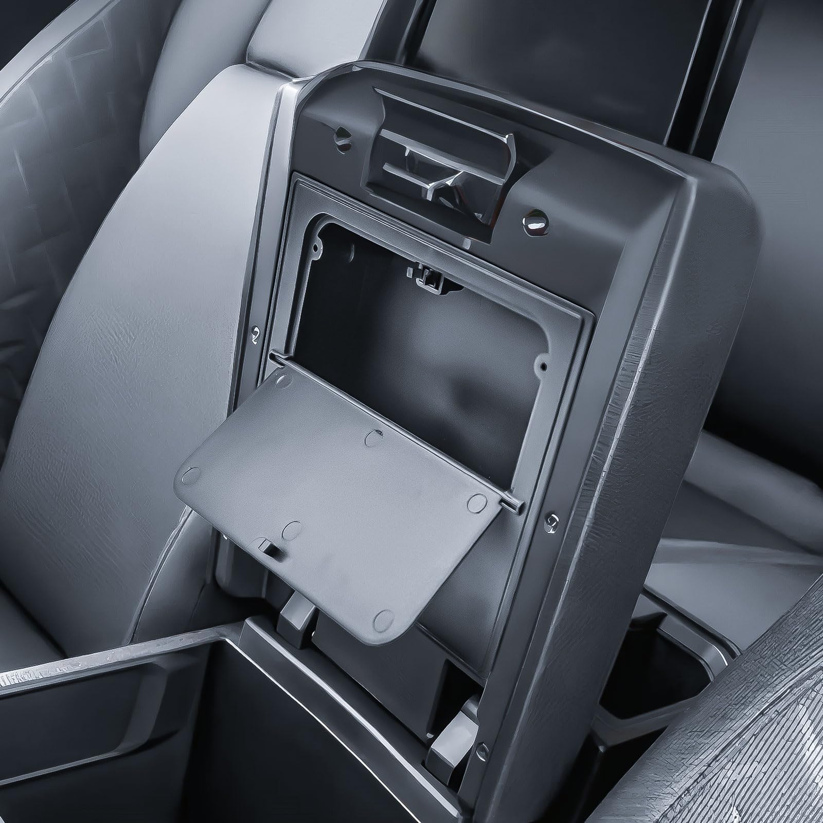 EDBETOS lifestyle image of organizer in vehicle keeping essentials tidy on a drive