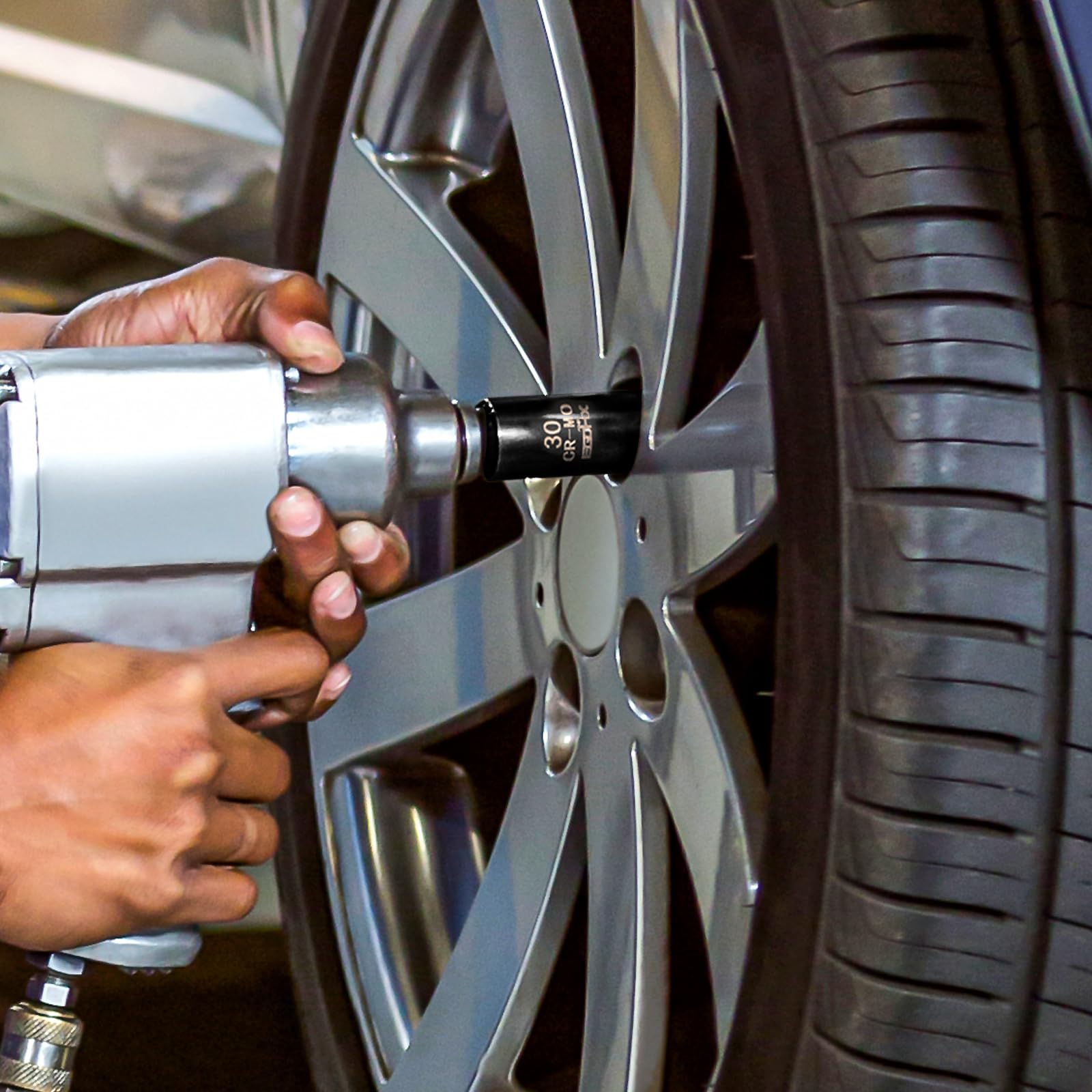 EGOFIX socket fitted to an axle nut with impact wrench for heavy-duty use