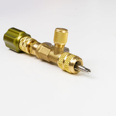 Elitech closeup of thickened brass adapter, robust sealing benefit