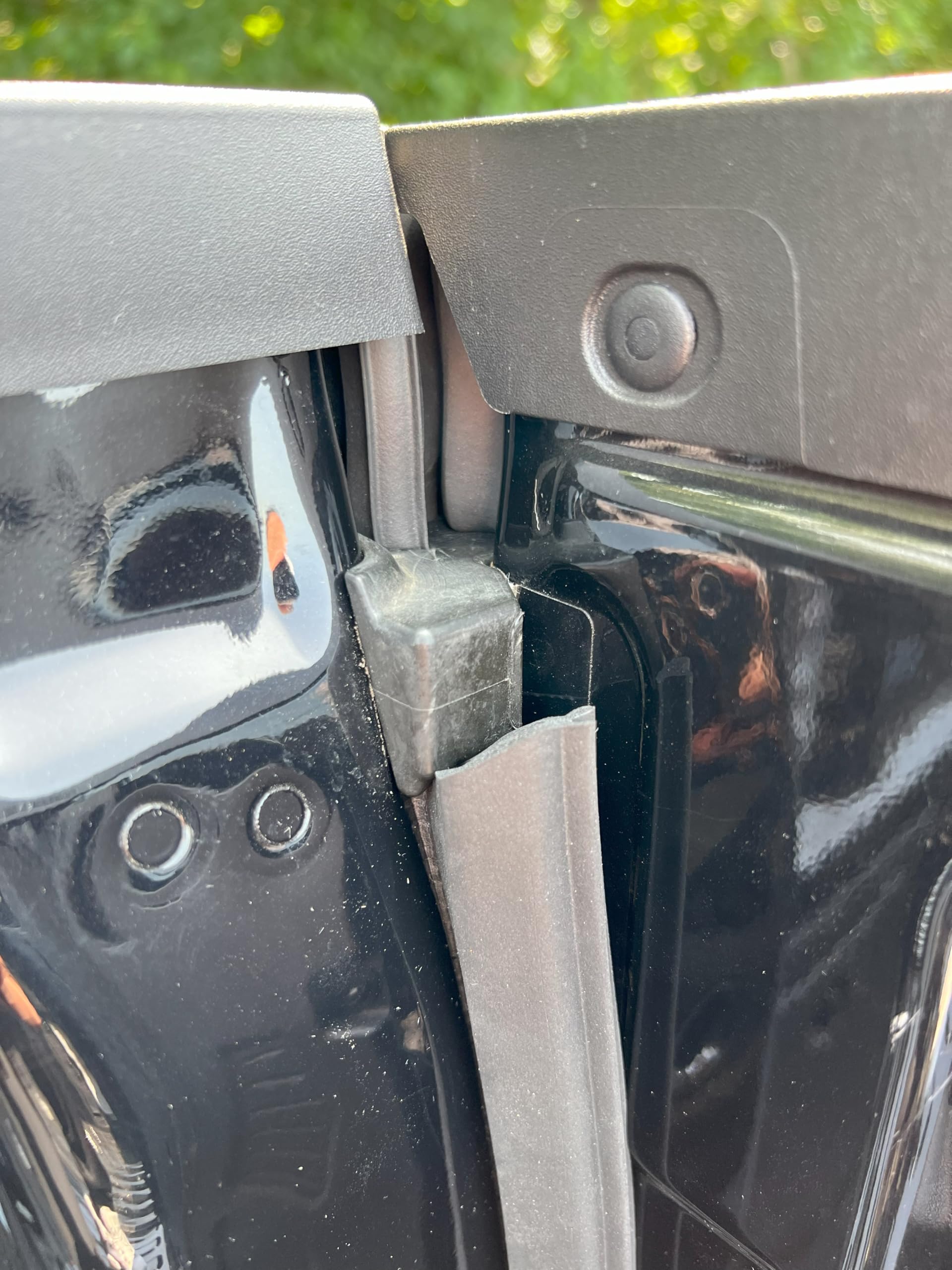 ESI installed along tailgate sidewall highlighting dust and water blocking