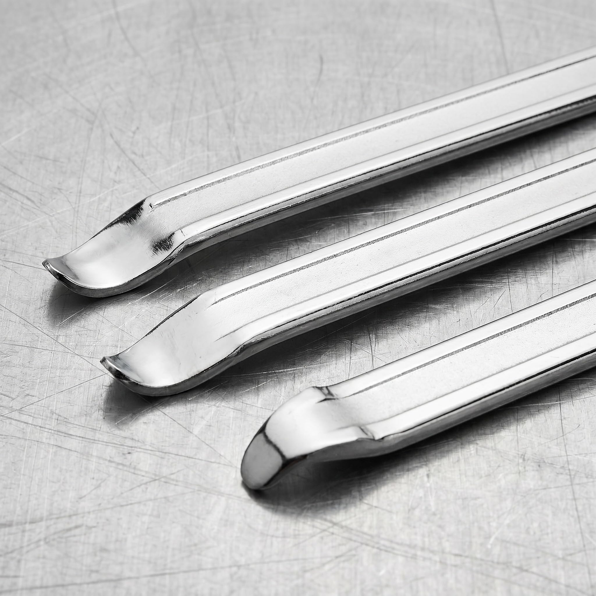 Fasmov flat pry end detail offering firm leverage for stubborn tire beads during removal