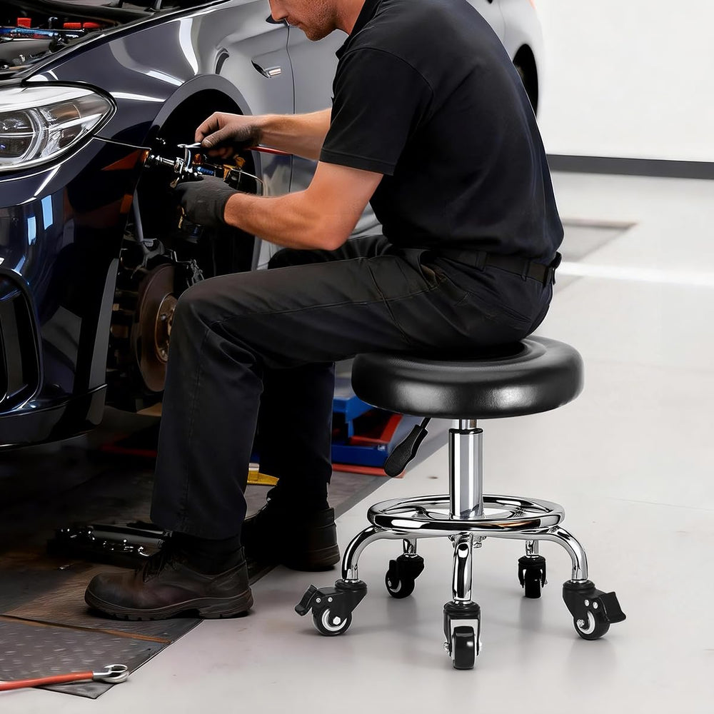 FLOLXNB brake wheel detail illustrating secure locking and stationary use benefit