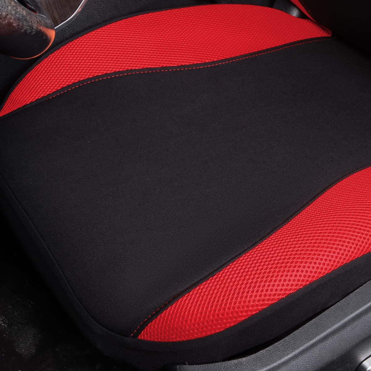 Flying Banner rear bench 40/60 split displayed for passenger and cargo versatility