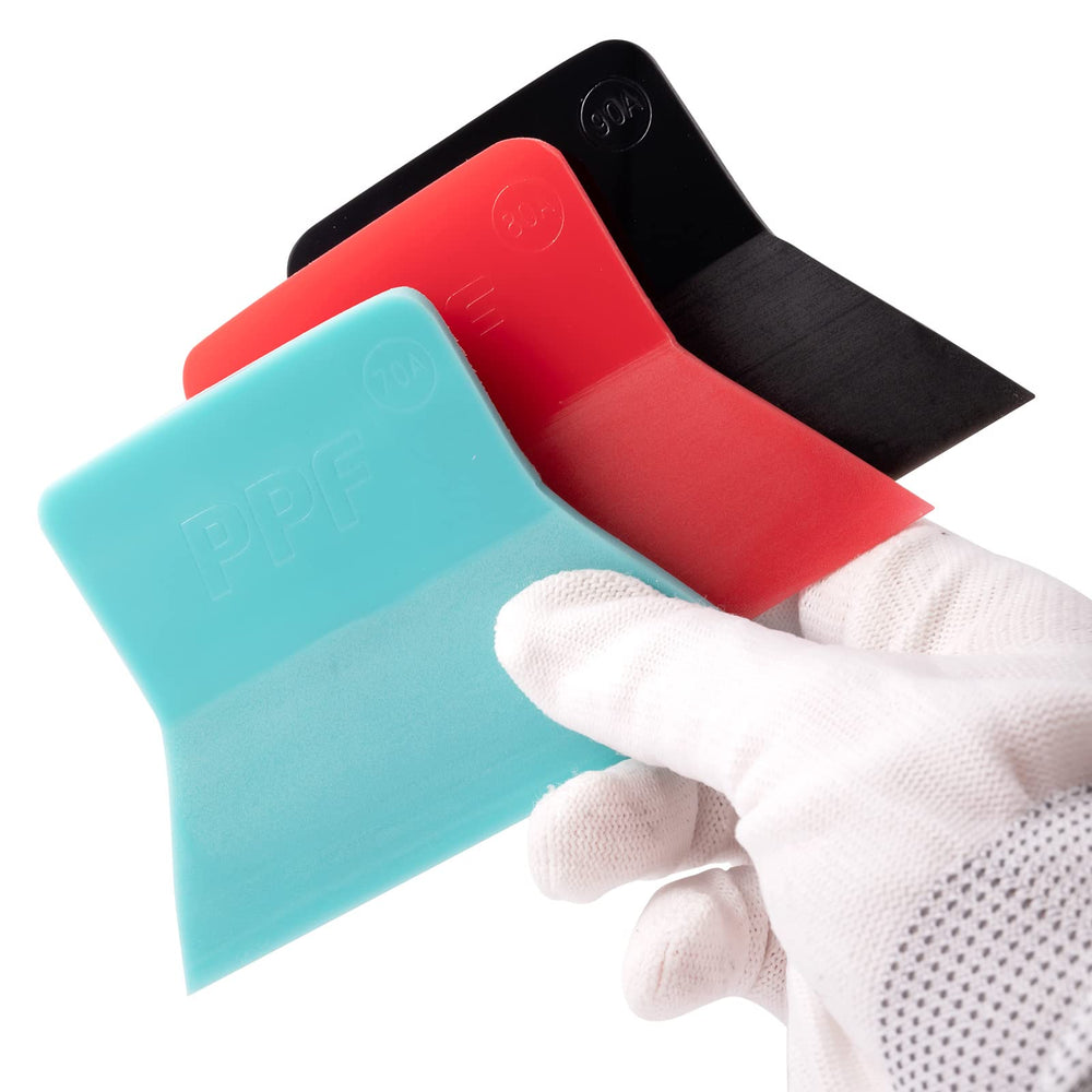 FOSHIO pressing squeegee across hood to remove bubbles on large panels