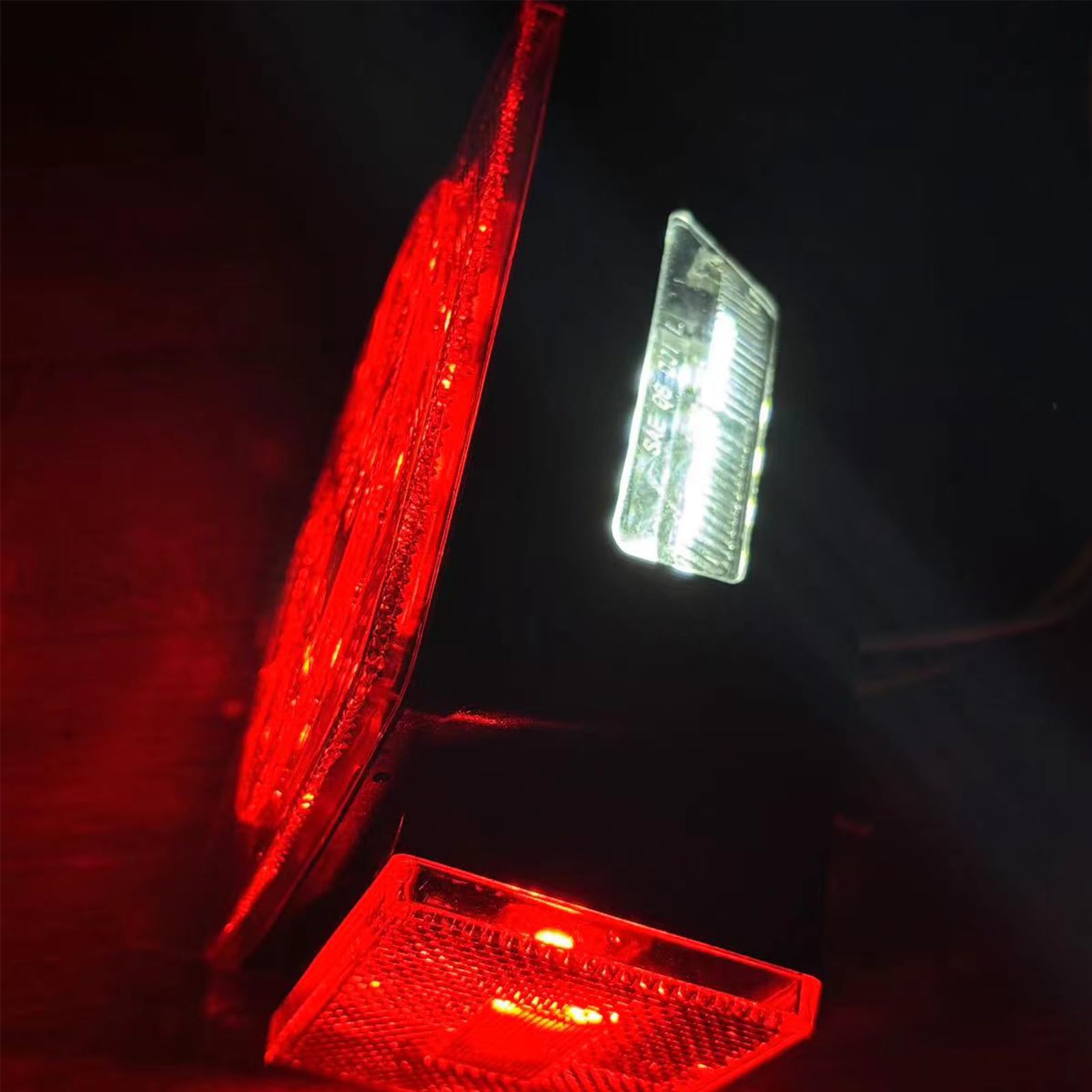 fouwick side profile showing dual-mounting options for flexible installation