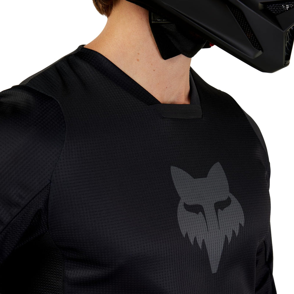 Fox Racing detail of mesh collar and sleeve cuffs improving fit and comfort