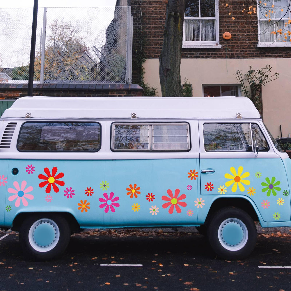 Fuutreo multicolor sticker sheet close view highlighting varied daisy patterns and sizes