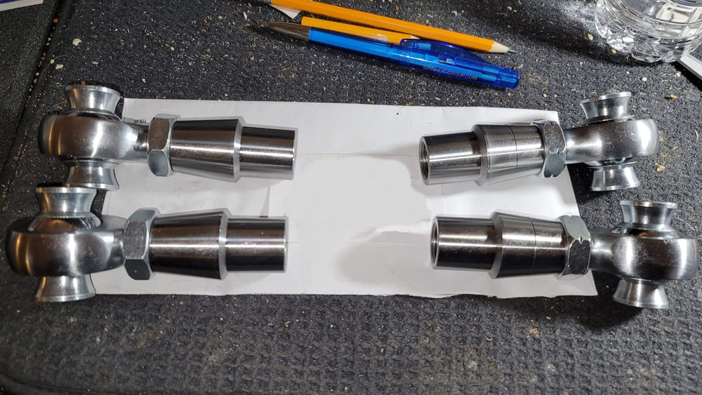 GaiRen close-up of chromoly finish and bearing race, showing corrosion resistance and strength