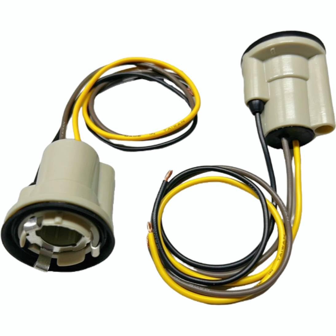 Generic brand front view of both 3‑wire sockets showing plug and housing for easy fit