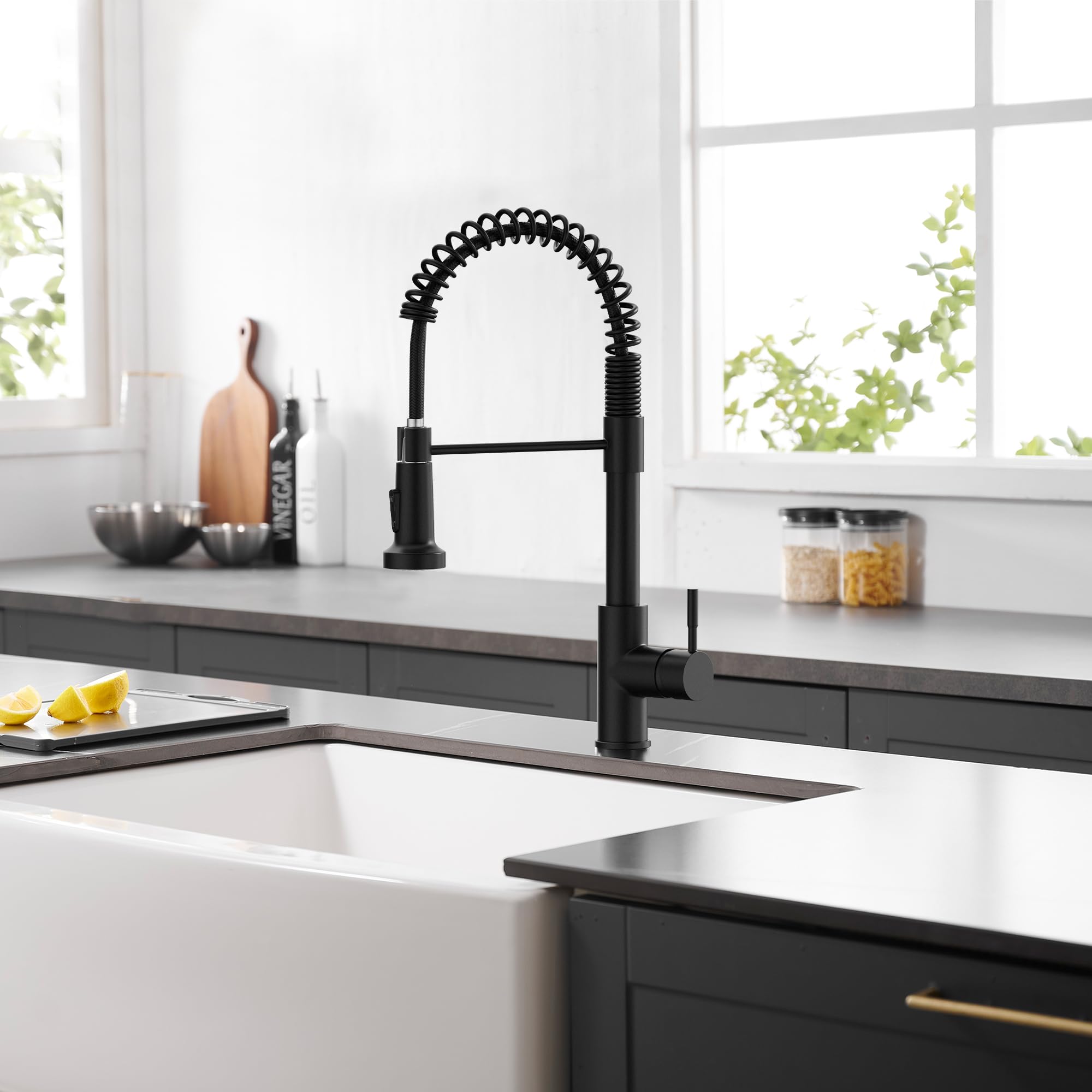 GIMILI aerator with steady stream illustrating powerful water pressure benefit