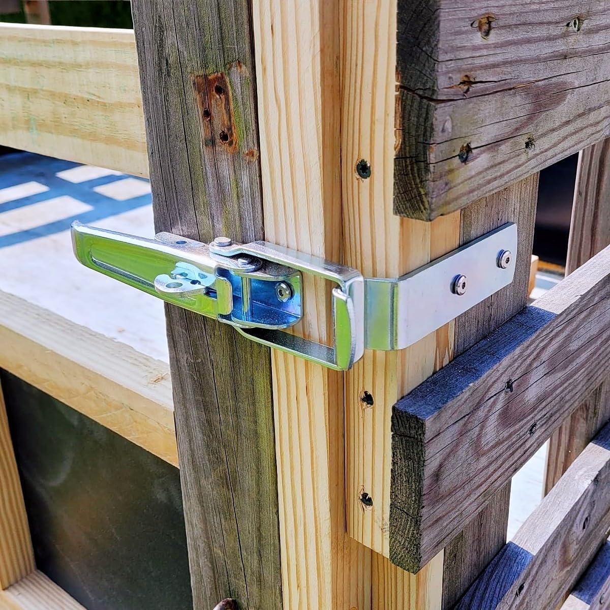GMKD mounted on trailer in use demonstrating secure gate retention during travel