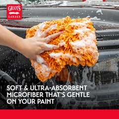 Griot's Garage pad rinsing in bucket highlighting fast dirt release