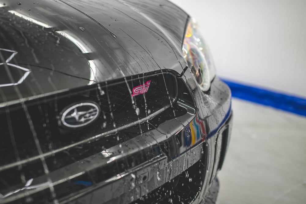 Gtechniq EXO being applied to a car panel demonstrating quick, one-layer coverage