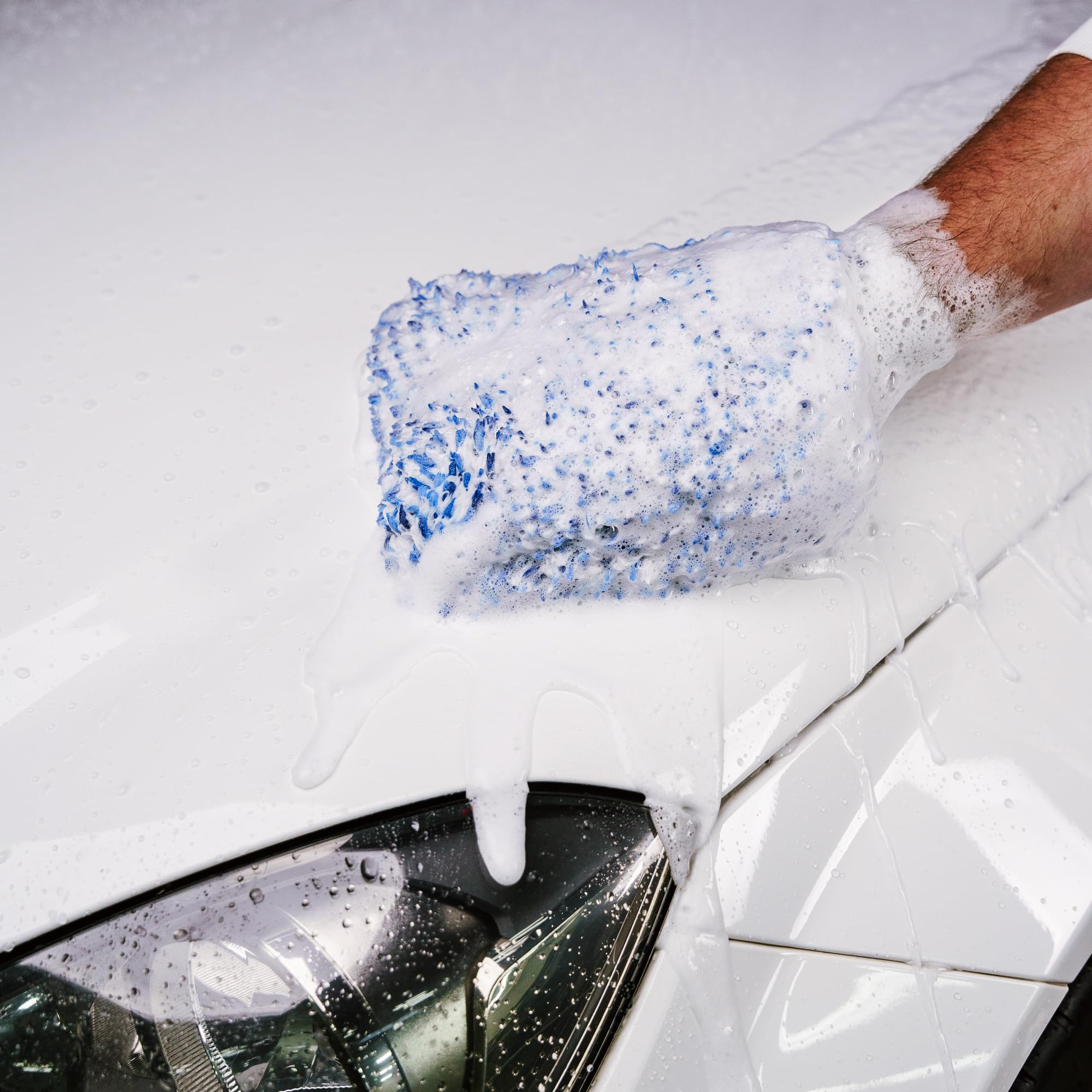 Gyeon Bathe applied from foam cannon on car, delivers even clingy suds